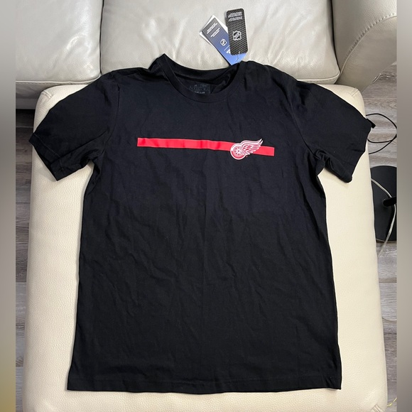 NWT - Adidas NHL Detroit Red Wings Fans’ T Shirt - Men M/ Women L - Picture 2 of 8